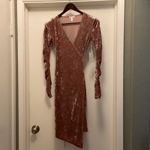 Leith crushed velvet long sleeved midi dress